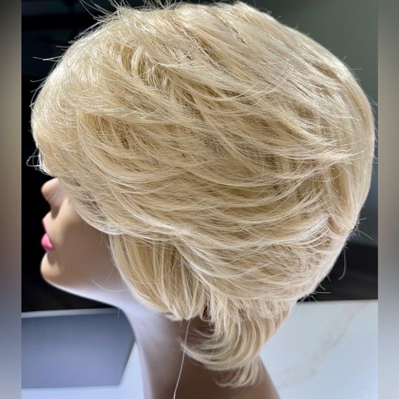 HAIR, full Wig, Pixie cut with bangs, blonde - Picture 5 of 7